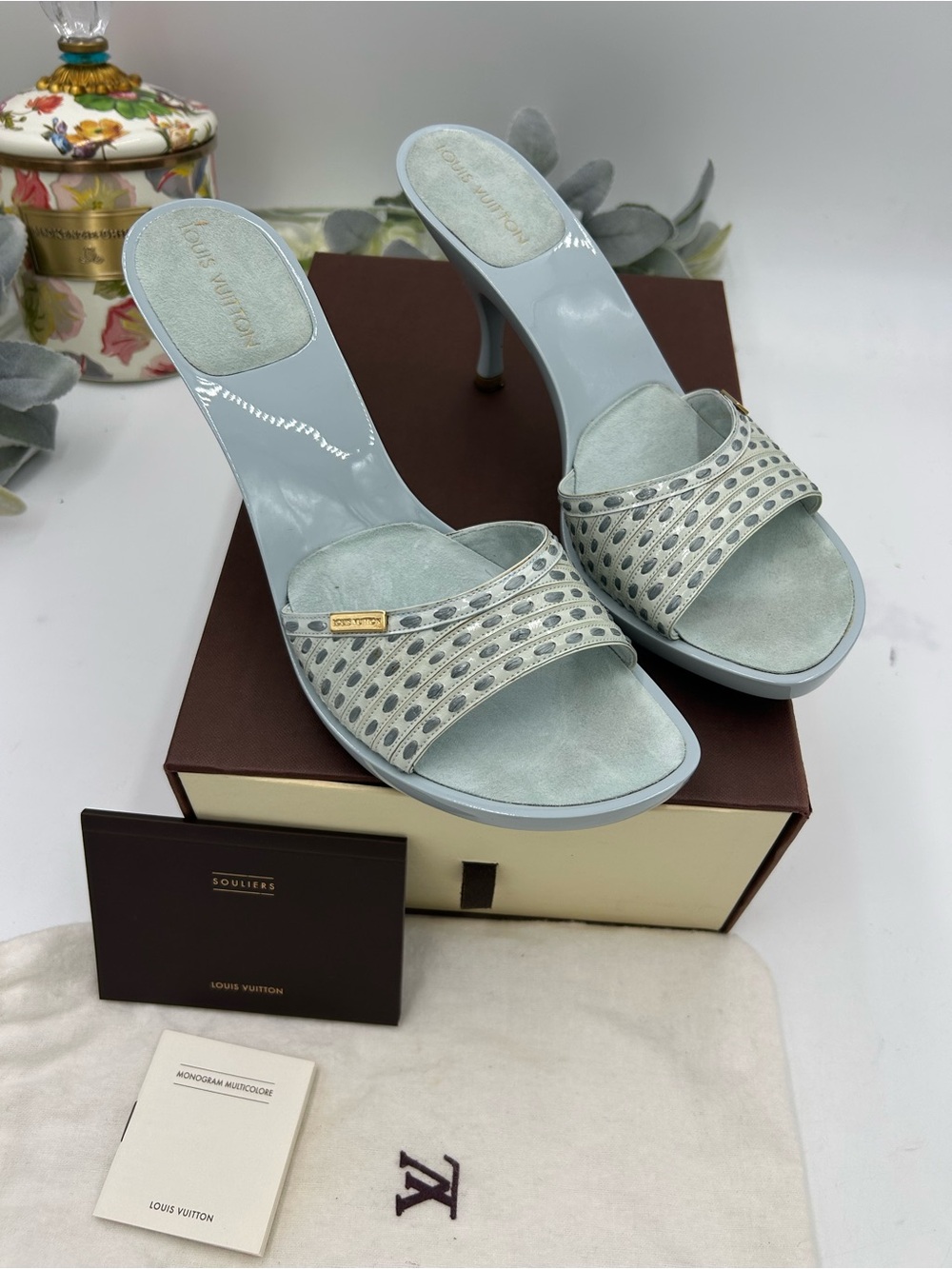 Women's Louis Vuitton light blue mule sandals size 40 made in France PRISTINE